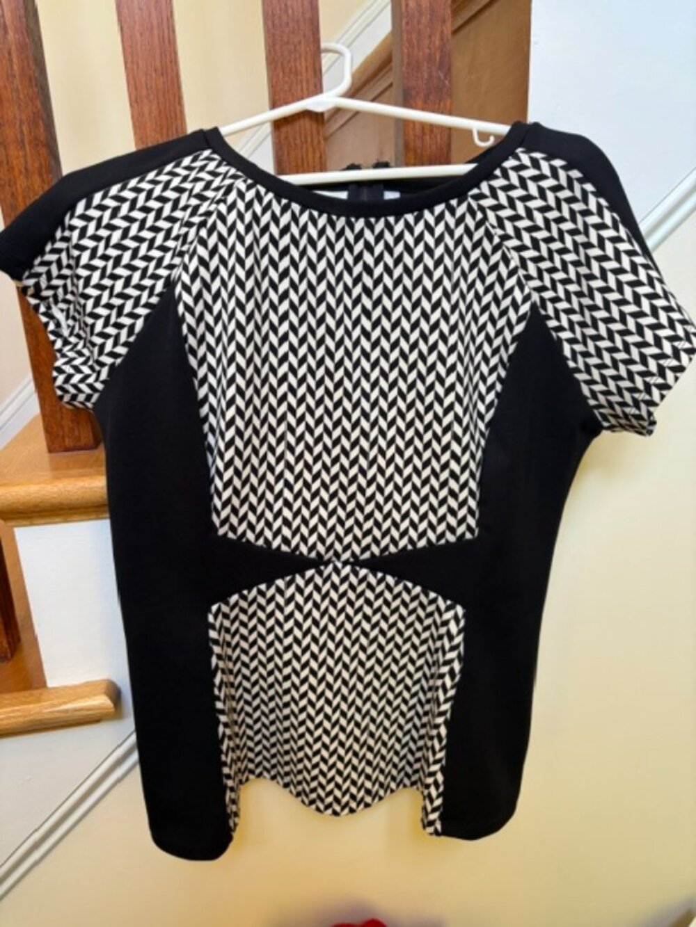 Y2K Worthington Black White Spectator Short Sleeve Scuba Slimming Top w Zipper